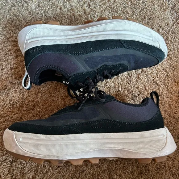 Sorel Woman’s Black Sneakers/ Sorel Ona / NWOT, NWOB/ Size 7