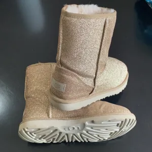SPARKLY UGG BOOTS