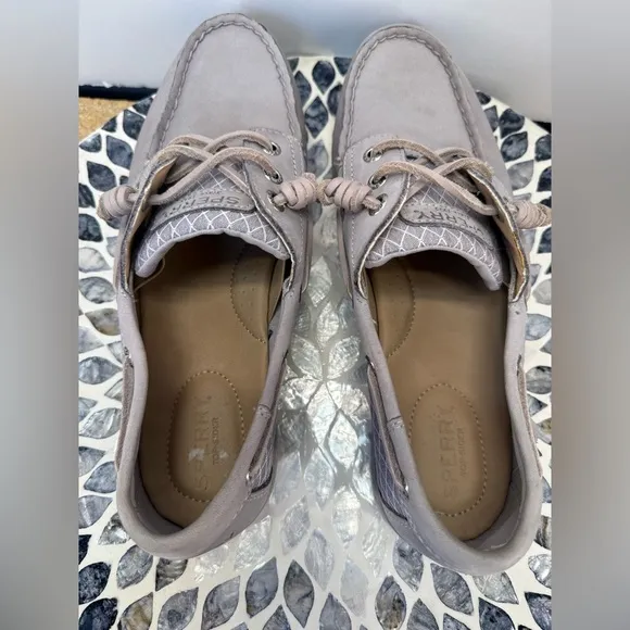 Sperry lilac/gray leather boat shoes women’s size 9.5