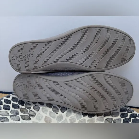 Sperry lilac/gray leather boat shoes women’s size 9.5