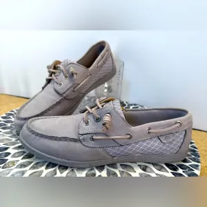 Sperry lilac/gray leather boat shoes women’s size 9.5