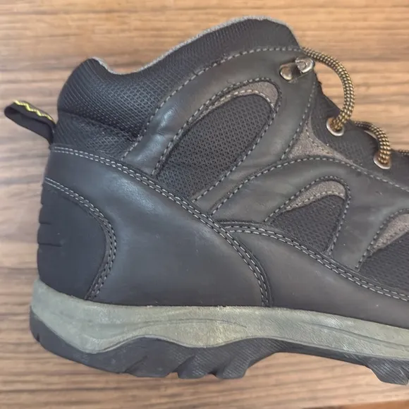 St John’s Bay Men’s Gray and Yellow Hiking Boots