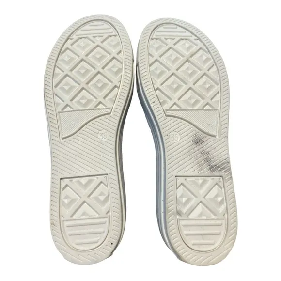 Stella McCartney slip on embroidered kids shoes size 35 / 4.5 NWOB