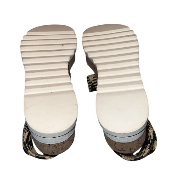 Steve Madden Black and Tan Women's Sandals Size 7 M