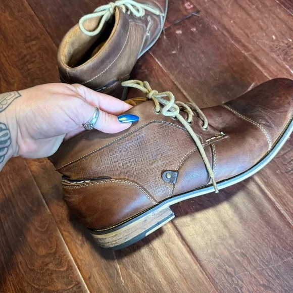 Steve Madden Brown Boots P. Klatin with cream laces sz 10.5 leather cushion arch