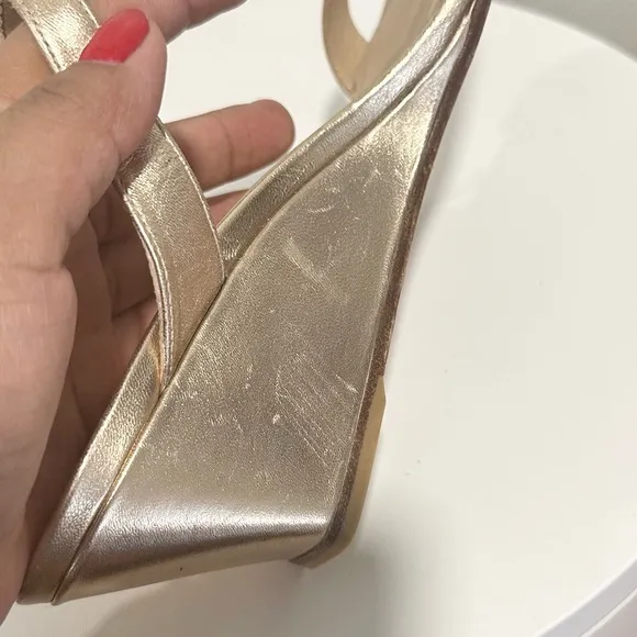 🌹STUART WEITZMAN🌹 Aleena Metallic Leather Wedge Sandals Size: 7B