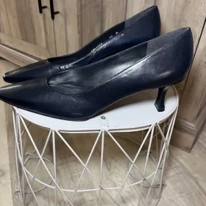 Stuart Weitzman Pumps Classic Navy Blue Leather Size 10 Shoes Heels Career Work