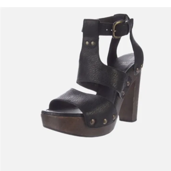 Stuart Weitzman T-Straps Black Leather Wood Heels Studded Sandals SZ  7.5 Sexy