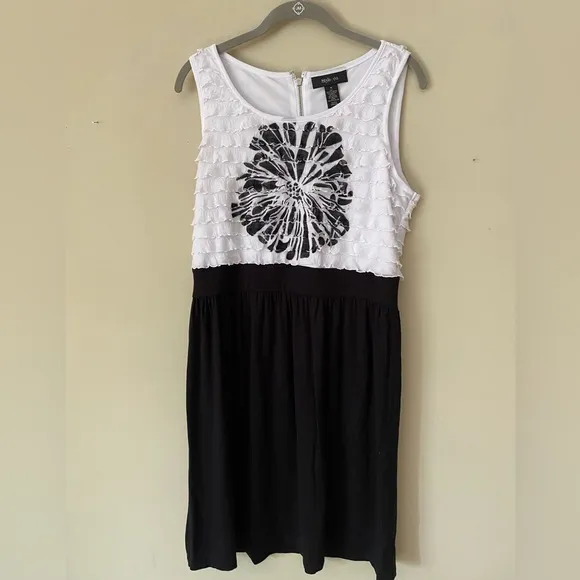 Style &amp; Co. Black and White Floral Motif Dress M