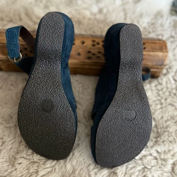 Sundance Crisscrossed Suede platform Leather Wedge Sandals made Italy navy blue