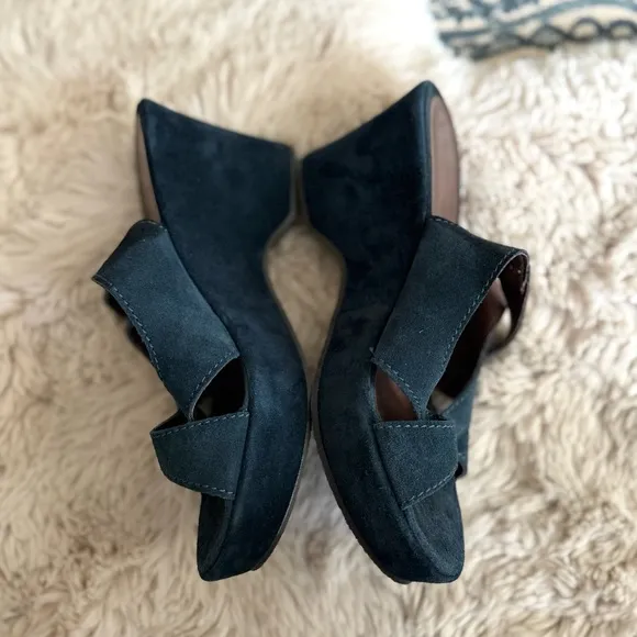 Sundance Crisscrossed Suede platform Leather Wedge Sandals made Italy navy blue