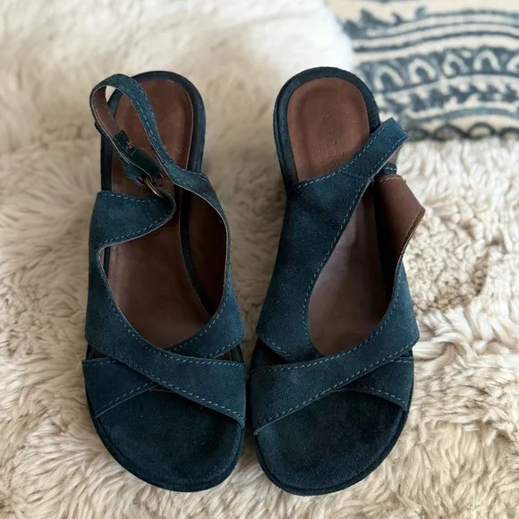 Sundance Crisscrossed Suede platform Leather Wedge Sandals made Italy navy blue