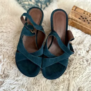 Sundance Crisscrossed Suede platform Leather Wedge Sandals made Italy navy blue