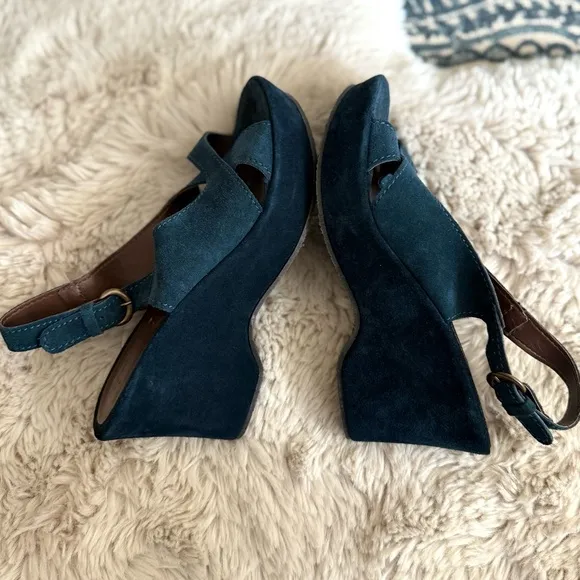 Sundance Crisscrossed Suede platform Leather Wedge Sandals made Italy navy blue