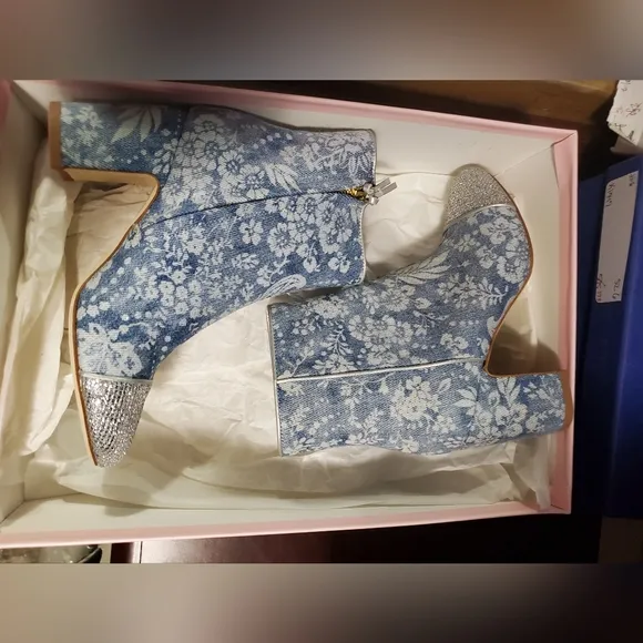 Sz 35 and 40 NIB $395 Polly Plume boots