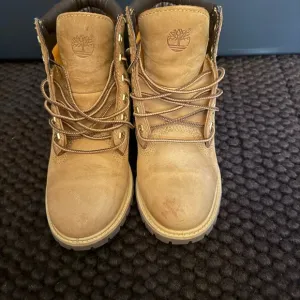 Timberland Tan Nubuck Leather Boots Ankle-High Design