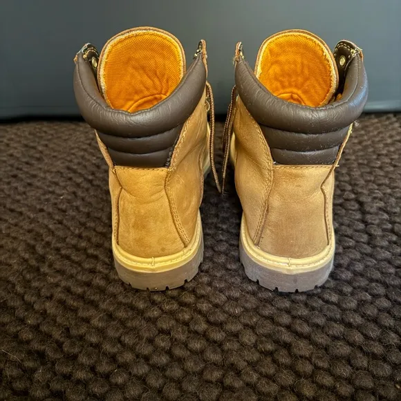 Timberland Tan Nubuck Leather Boots Ankle-High Design