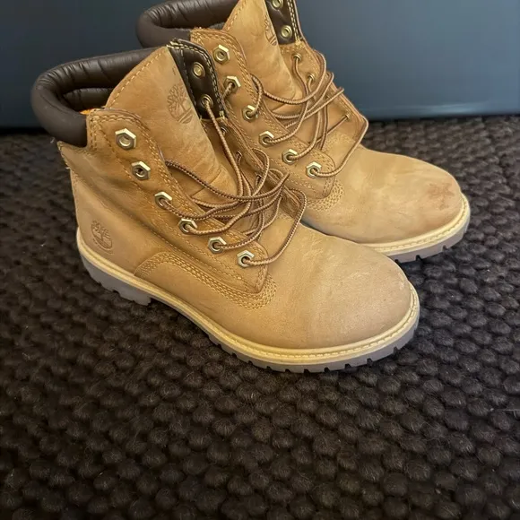 Timberland Tan Nubuck Leather Boots Ankle-High Design