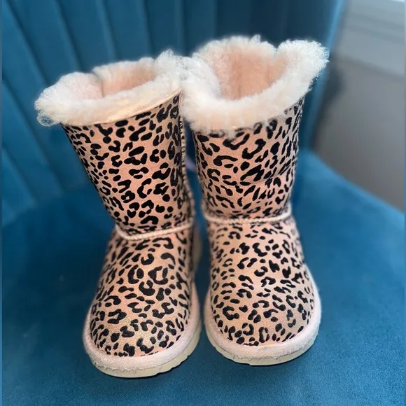 Toddler Ugg Bailey Boots size 9