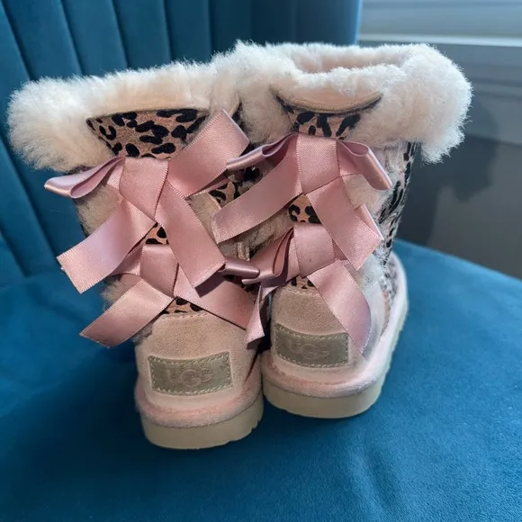 Toddler Ugg Bailey Boots size 9
