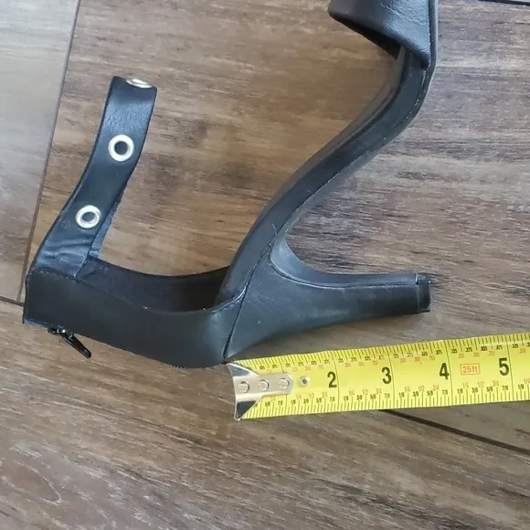 Torrid &quot;Like New&quot;Ankle Strap Heels shoes sandals sz 8W Wide