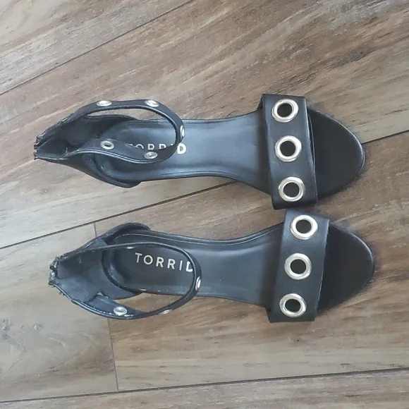Torrid &quot;Like New&quot;Ankle Strap Heels shoes sandals sz 8W Wide