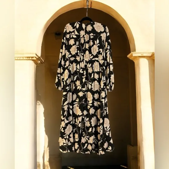 Torrid Beautiful Long Sleeve Maxi Dress Perfect for Fall.NWT. Size Large.