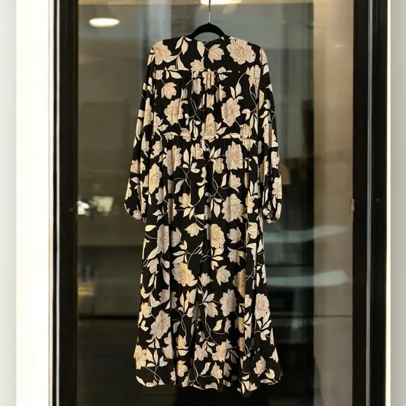 Torrid Beautiful Long Sleeve Maxi Dress Perfect for Fall.NWT. Size Large.