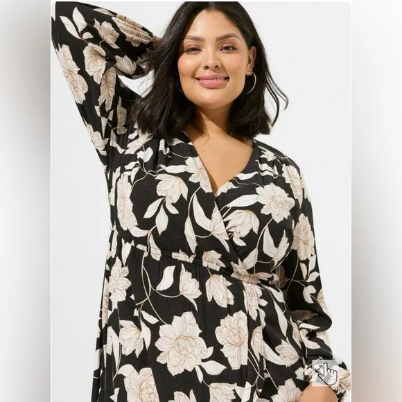 Torrid Beautiful Long Sleeve Maxi Dress Perfect for Fall.NWT. Size Large.