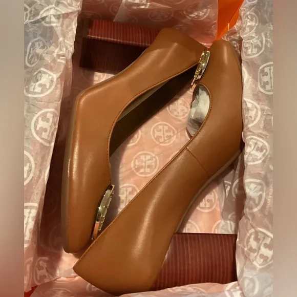 TORY BURCH Benton 2 85MM Pump/Calf Leather. Color: Royal Tan Women’s Sz 9.5 NWB