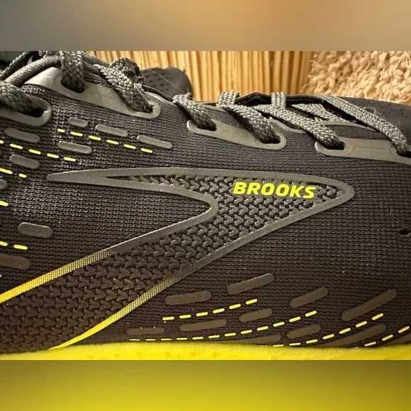 UEC BROOKS MEN’S Glycerin Black &amp; Neon Running Shoes Sneakers Size 14