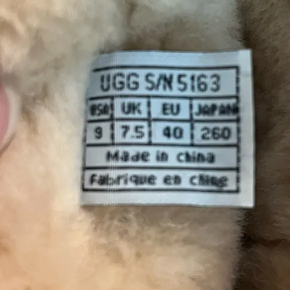 UGG Australia Upside Lace Up Shearling Boots Suede Sheepskin Boots Size 9
