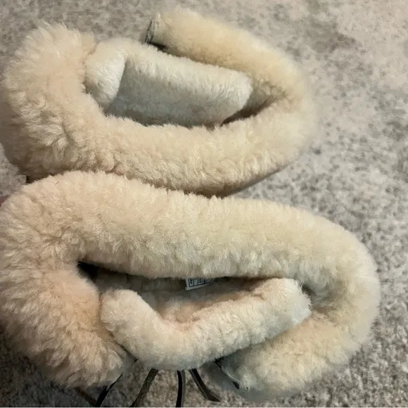 UGG Australia Upside Lace Up Shearling Boots Suede Sheepskin Boots Size 9