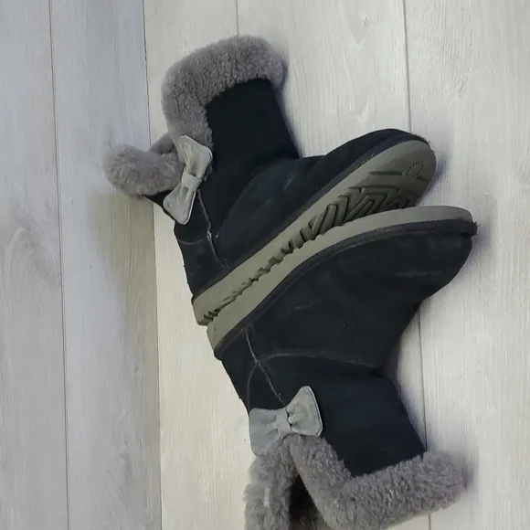 Ugg Australia Women Short Winter Boots shoes sz 6