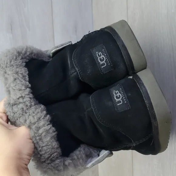 Ugg Australia Women Short Winter Boots shoes sz 6