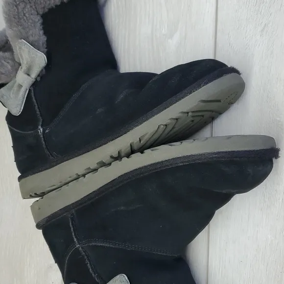 Ugg Australia Women Short Winter Boots shoes sz 6