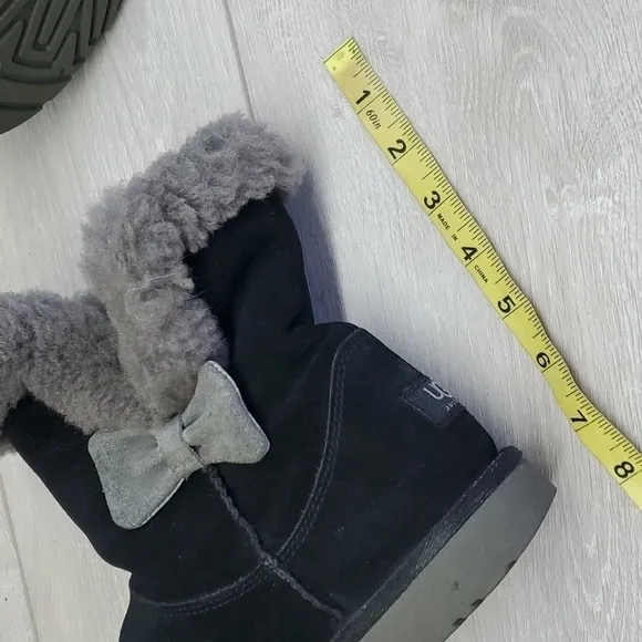 Ugg Australia Women Short Winter Boots shoes sz 6
