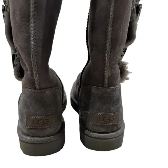 UGG Australia Women's Bailey Button Triplet GRAY  SHEEPSKIN  BOOTS SIZE 10
