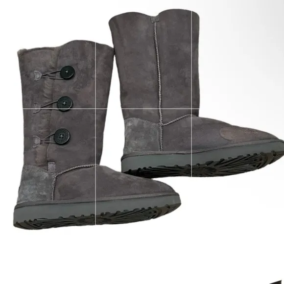 UGG Australia Women's Bailey Button Triplet GRAY  SHEEPSKIN  BOOTS SIZE 10