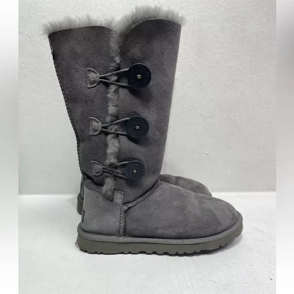UGG Australia Women's Bailey Button Triplet GRAY  SHEEPSKIN  BOOTS SIZE 10