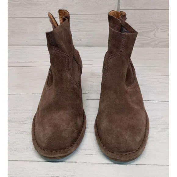 UGG Bandera Women's Chestnut Suede Size 6 Rear Zippered Heeled Boots S/N 1095053
