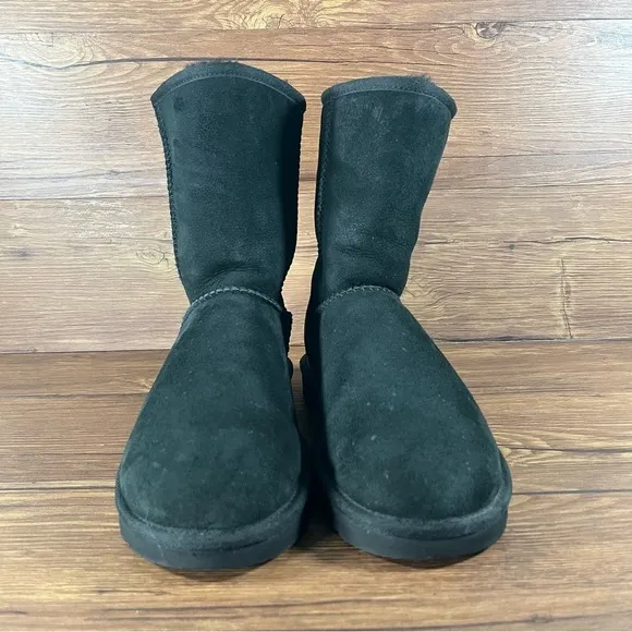 UGG Classic Short ii Black Suede Winter Boots Women’s Size 8 Shoes