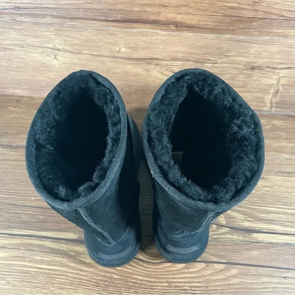 UGG Classic Short ii Black Suede Winter Boots Women’s Size 8 Shoes
