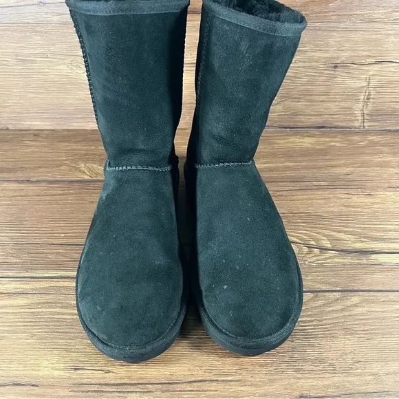 UGG Classic Short ii Black Suede Winter Boots Women’s Size 8 Shoes