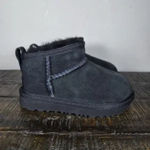 UGG Classic Ultra Mini Toddler Size 7 Suede Winter Boot Zip Slip On Black