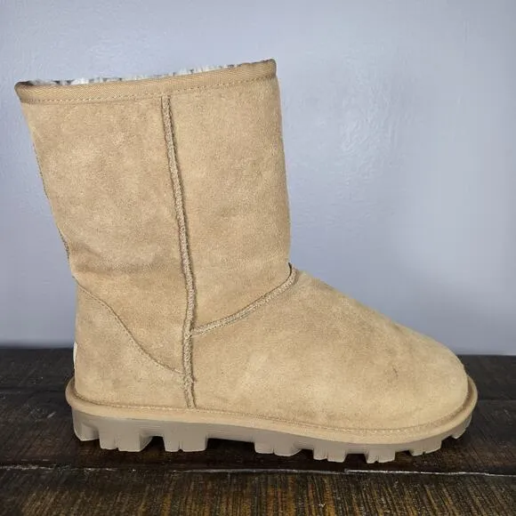 UGG Essential Short Classic Boot Womens Size 7 Boots Shoes Winter Suede Brown