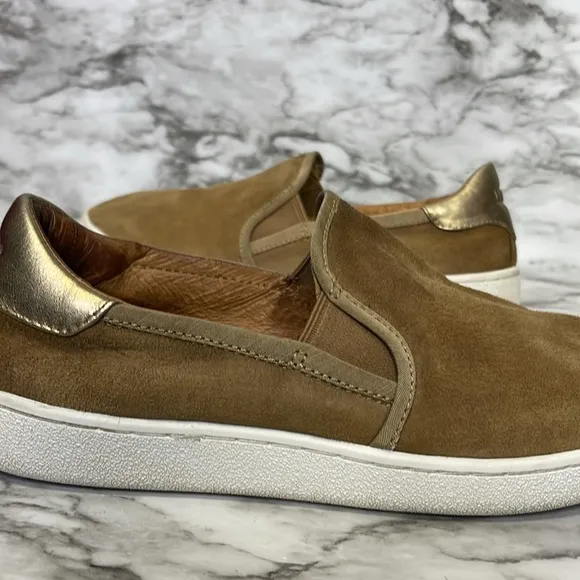 UGG Jass Slip On Suede Sneakers Shoes Gold Brown Chestnut Womens Sz 9