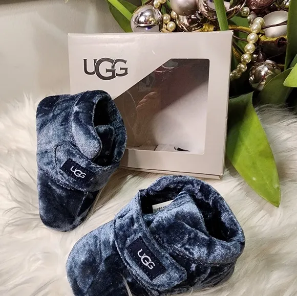 UGG Newborn Kid's Bixbee Velvet Shoes new