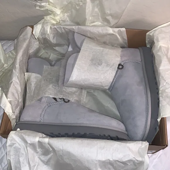 UGG SIZE 6 BRAND NEW IN BOX AZALEA CHARM GORGEOUS BOOTS
