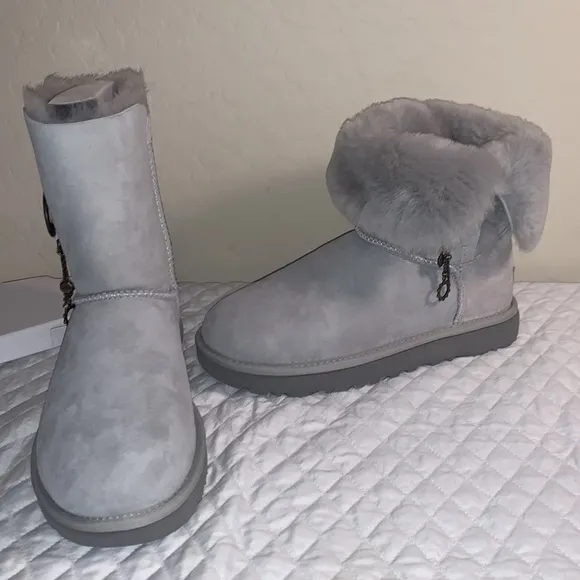 UGG SIZE 6 BRAND NEW IN BOX AZALEA CHARM GORGEOUS BOOTS